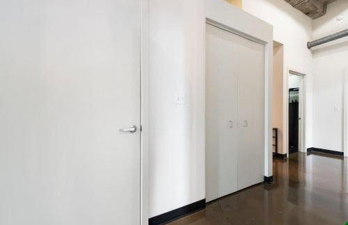 West Loop - City Views With In & Out Parking 6 - Photo 24