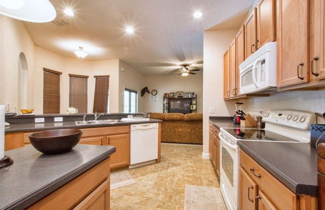 Private Oasis With Pool & Spa- 3400clr 4 Bedroom Home by RedAwning - Foto 13