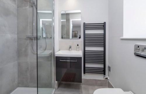 The Old Hotel - Photo 14