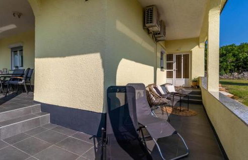 3 Bedroom Beautiful Apartment In Susanj - Photo 11