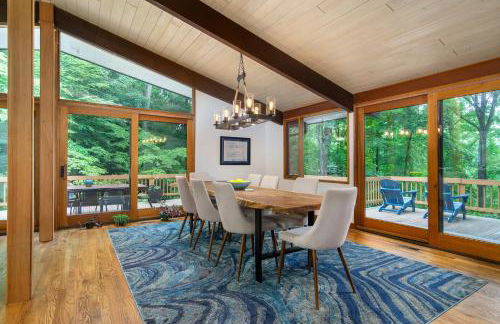 Retro Metro Deck House MCM Gem with Hot Tub & Spectacular Views! - Foto 20