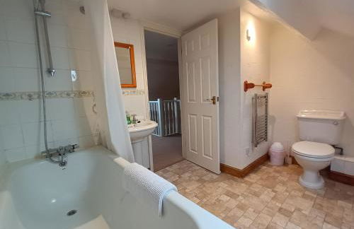 Rural Farm Stay with 6 cottages, 4 miles to Barnstaple, Pet friendly, Daily animal experiences, Outdoor heated pool, Games barn, Free fast WiFi, Free parking - Foto 40