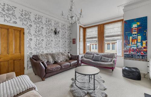 Sleeps 7 Large 4 Bed Town House for Contractors & Families & Friends in Great Central Location - Foto 7