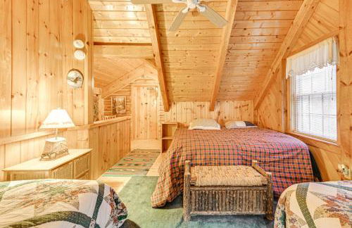 On-Site Pond and Trails Lake Luzerne Cabin - Foto 27