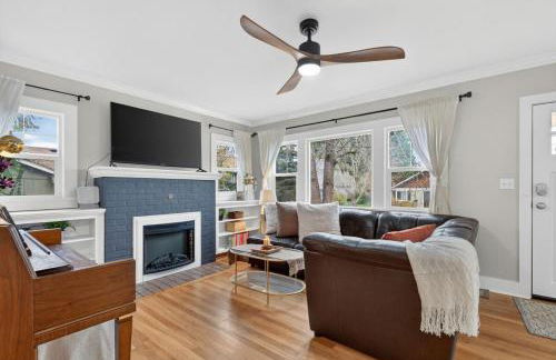 Warm and Inviting 3BR Craftsman with Big Kitchen - Foto 7