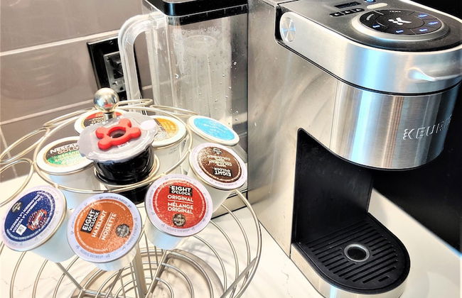 Monki Di Executive Suites - GLAS - Luxury Inner City Home 3 min to Downtown w Private Rooftop Patio Fireplace - Foto 22