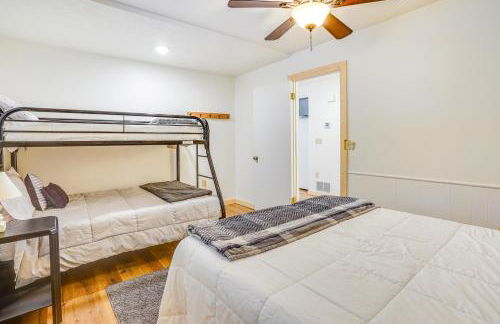 Waterfront Spirit Lake Vacation Rental with Dock! - Foto 19