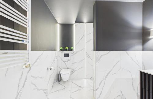 Jacuzzi LoveAparts Marki Romantic Getaway - Photo 19