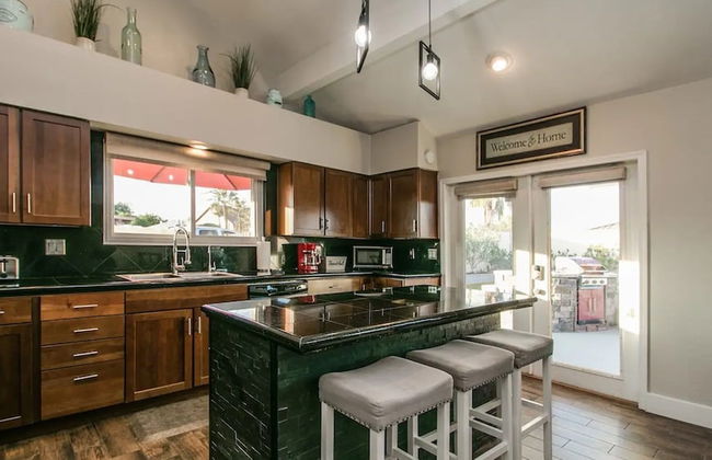 Spectacular Hilltop Home W/resort Like Backyard! - Foto 14