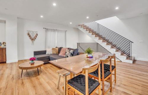 Luxurious Townhome W/3 Master Suites gated Parking - Photo 23