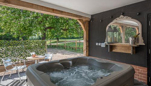Geoff's Rest at Pond Hall Farm in Hadleigh with Private Hot Tub - Foto 2