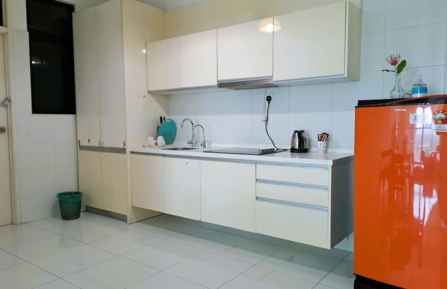 JB Bukit Indah Skyloft Suites - Photo 9