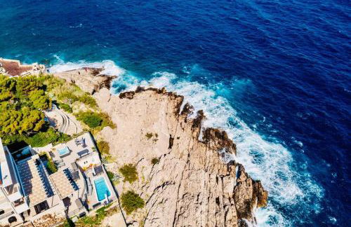 Blue Views Villa with Heated Pool and Jacuzzi - Photo 7