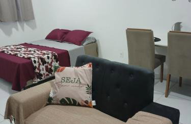 Flat 04 Tranquilo, prático e com ótima localização - Foto 1