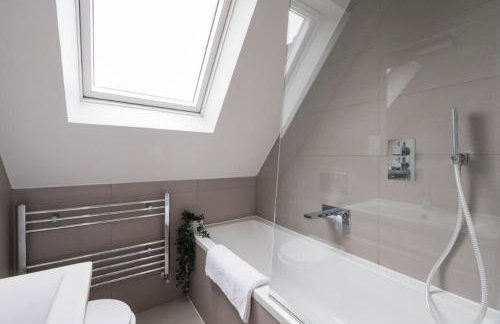 Contemporary 2 Bed Loft Honor Oak, London Apt - Photo 23