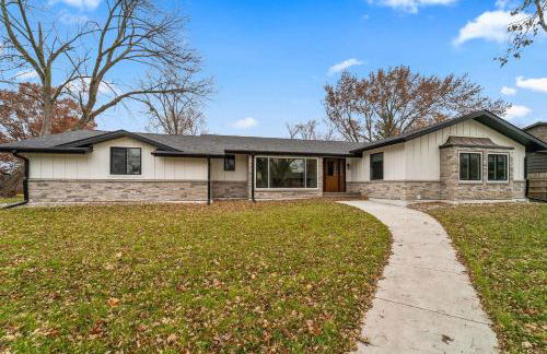 Spacious 5BR Family Home Near ISU & Attractions - Foto 5