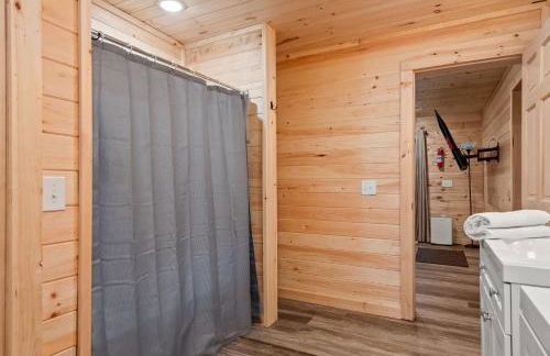 Cozy Cinema Cabin - Hot Tub and More - Foto 77