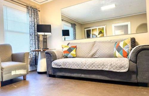 Spacious 3 Bedroom Sleeps 12 with 7 Beds plus Parking - Foto 6