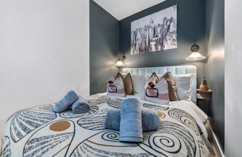 1-Bedroom Luxurious, City Centre, Chic & Stunning Apartment in Southampton, Sleeps 4 - by Blue Puffin Stays - Photo 3