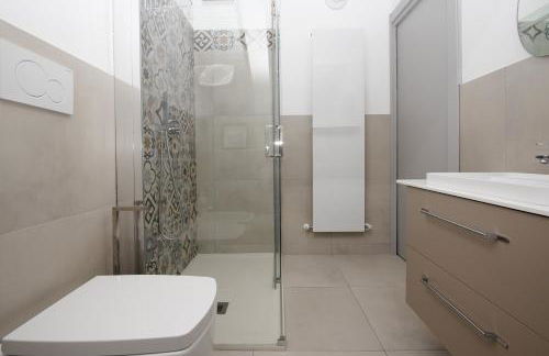 Penthouse with Patio & 2 Baths, 10 Min to Duomo - Foto 12