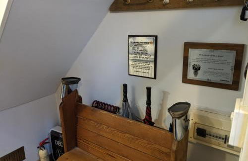 Lovely Stable mews in hidden location - Photo 17