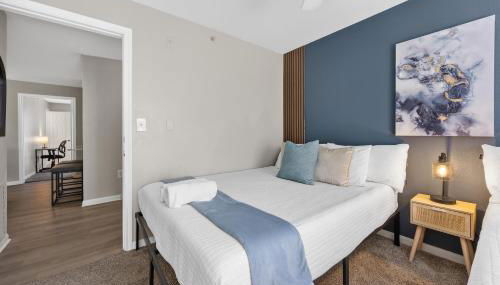 3BR Luxe Oasis near Downtown, Pool, Gym, Bball Crt - Foto 2