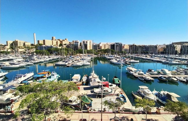 2 Bedroom Central Spacious With Sea Views - Foto 1