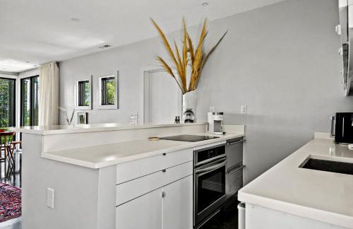 The Porter's Barn - fancy little waterfront home with deep-water boat dock and firepit - Foto 19