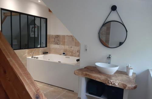 Logement Cozzy avec vue sur la vallée et Jacuzzi - Foto 8