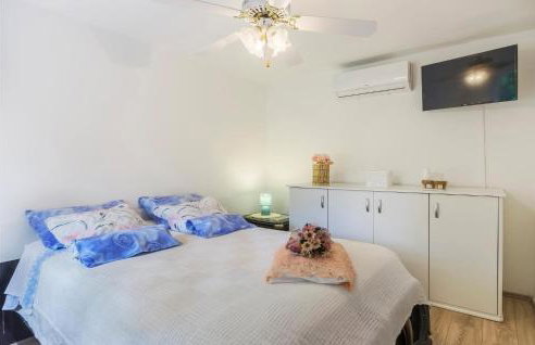 2 Bedroom Cozy Home In Kostrcani - Photo 22