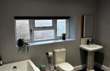 Rhianfa 4 bedroom house minutes walk from the beach - Photo 21