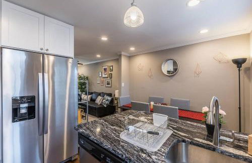 Beautiful 3br 2ba House with cozy backyard by CozySuites - Foto 18