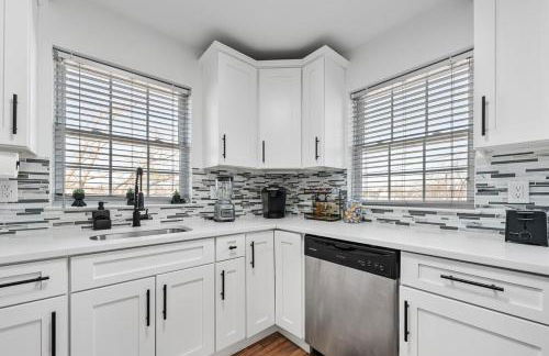 NYC 20min, Sleeps 10, Free Parking, Patio - Foto 9