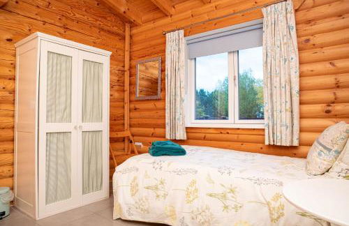 Teal Lodge - Nordic Log Cabin with private hot tub - Foto 15