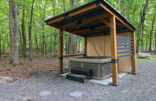 Luxurious Poconos Retreat - Hot Tub, Sauna, Games - Foto 2