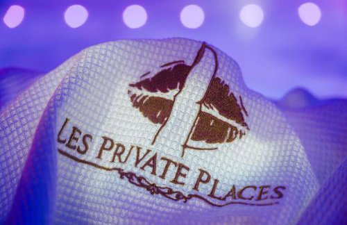 Love Room Les Private Places - Lit King Size et Jacuzzi Privé - Photo 22