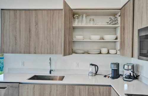 Luxury 2 Bedroom Corner Condo Walk to Design District, Infinity pool with Bay and City views, Gym, Free Parking Spot - Foto 16