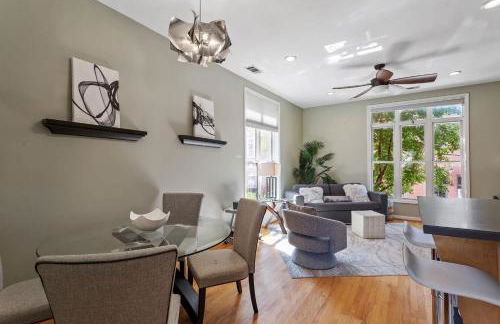 Warehouse District Modern Condo with Private Garage - Foto 6