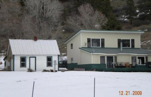 Riverside Cabin with Rare Claw-Foot Bathtub, Montana - Foto 11