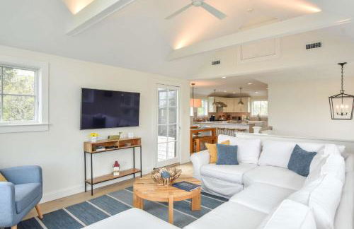 Gorgeous Architectural Home w Water Views - Foto 7