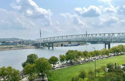 The 513 Flat! 1BR, 1Bath Apt with Pool and Riverfront View! Free Gated Parking! Only Steps from The banks & Stadiums! - Foto 68