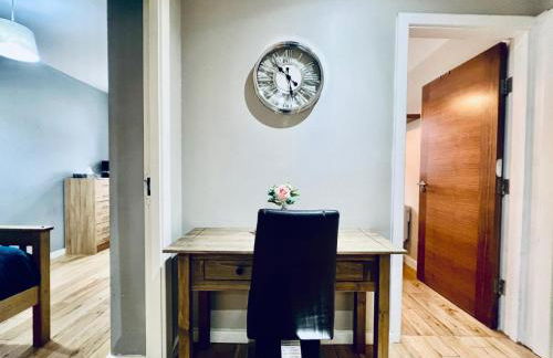 Lovely 4 bed (sleeps 8) apartment close to city - Foto 15