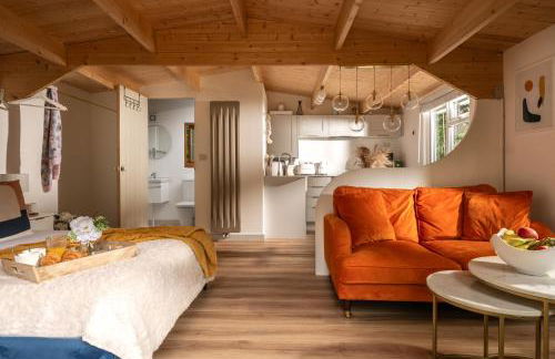 Copperbeech Hut - Romantic Hideaway with a Private Hot Tub - Photo 6