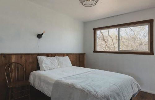 Secluded rustic 2-bedroom cabin on private land - Photo 4