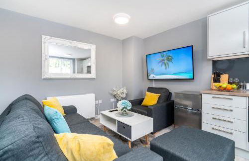 Elegant Flat Near Stonehenge, Amesbury Town Centre Smart TVs Netflix FREE PARKING - Foto 4