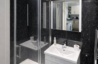 Modern 4-Bed House-Close Links to M5 & M6 - Foto 17