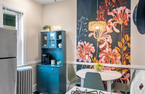 Downtown Beverly|KING BED|Minutes to Salem+Train - Photo 16