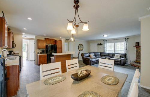 Efficiently Equipped Lewis Home Deck and Gas Grill! - Foto 9