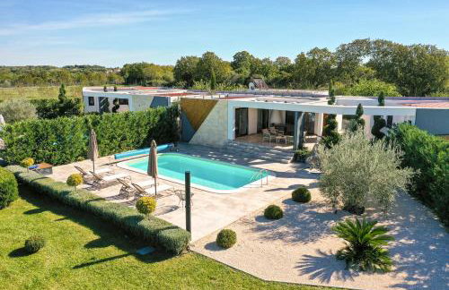 Villa Royal Green Two - Photo 7