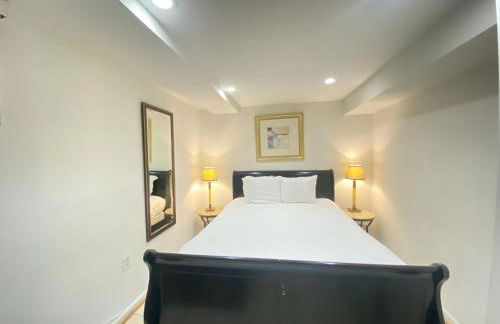 COMFY Basement Home 2 Bdrm1Den 3Queen Beds - Foto 14
